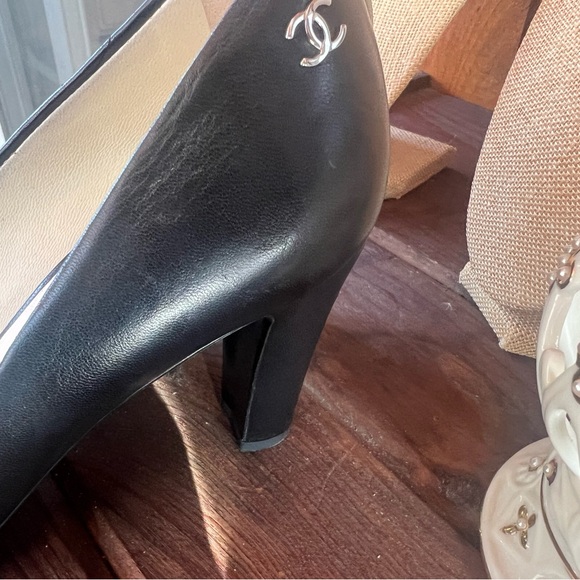 Chanel Interlocking CC Logo Heels 7.5, black. Open Toe - Picture 5 of 10
